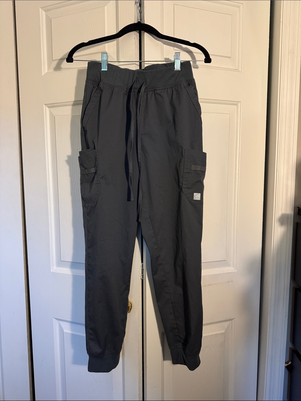 Butter -soft Cargo Jogger Scrub Pants in Grey Charcoal Size Small petite